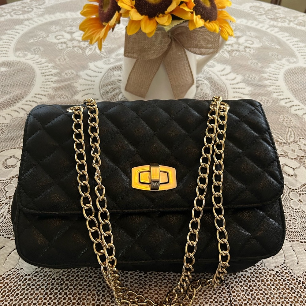 Elegant Navy Quilted Chain Bag